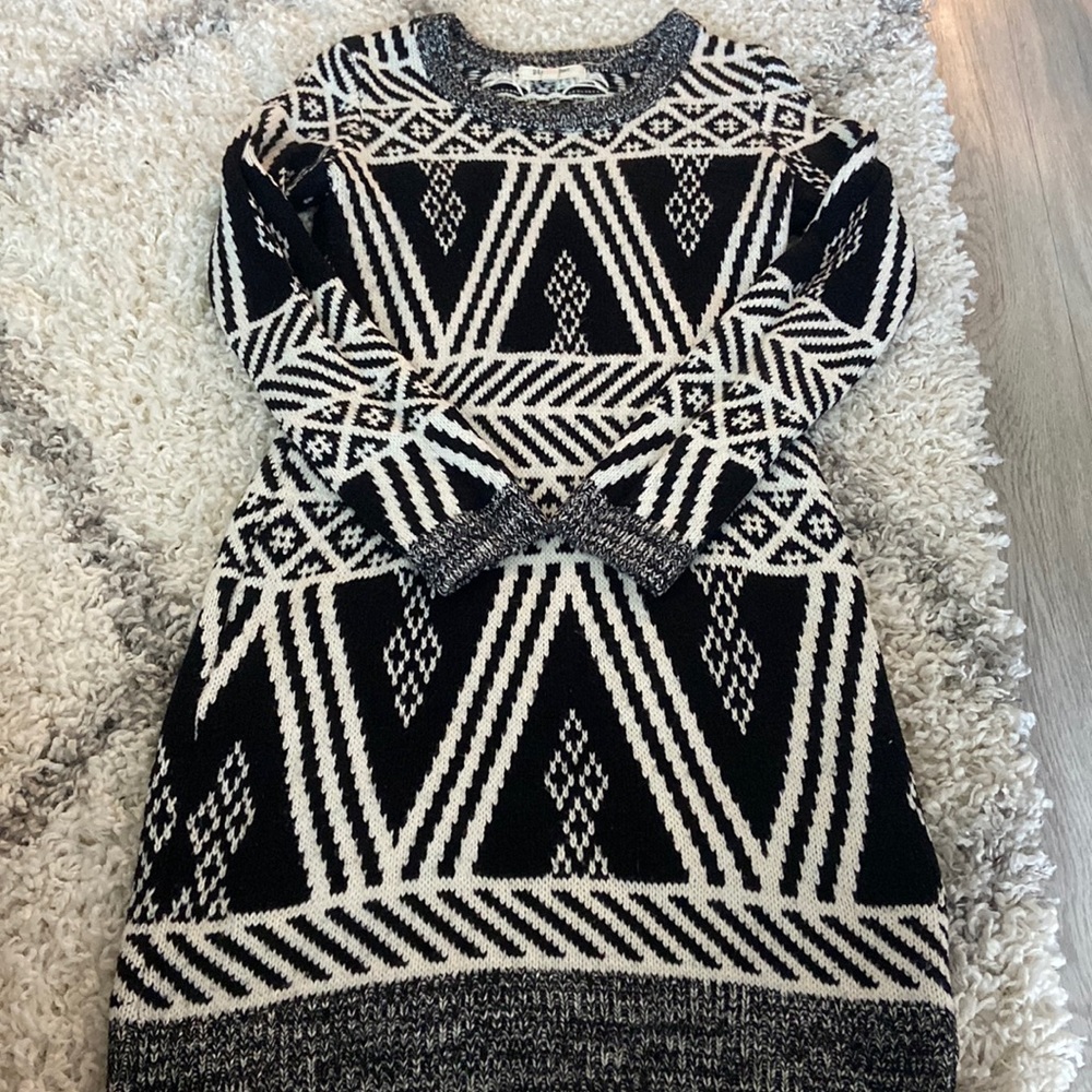 Black and white abstract sweater dress